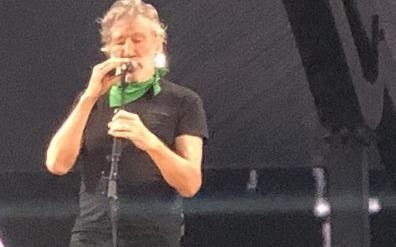 Roger Waters se puso el pañuelo verde