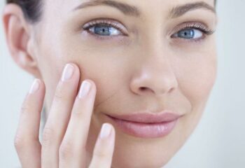 Trucos de belleza contra las ojeras y bolsas ¡Vence al cansancio de tu mirada!