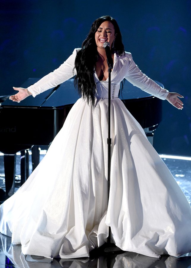 Demi Lovato se quebró en su interpretación de ‘Anyone’