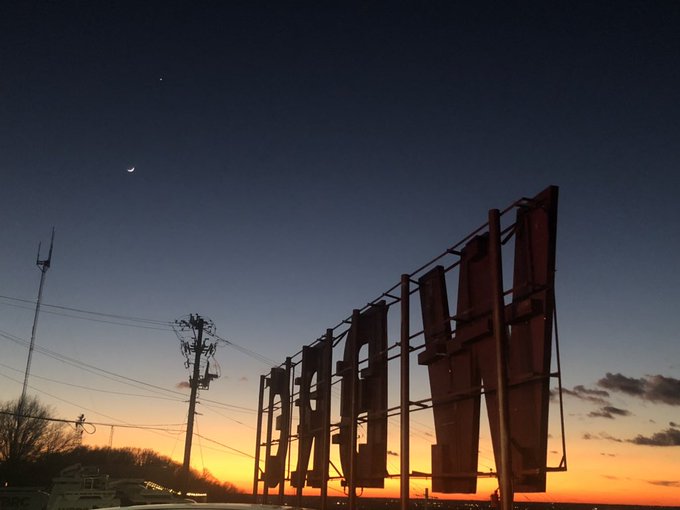 Las imágenes de Venus y la Luna en el cielo