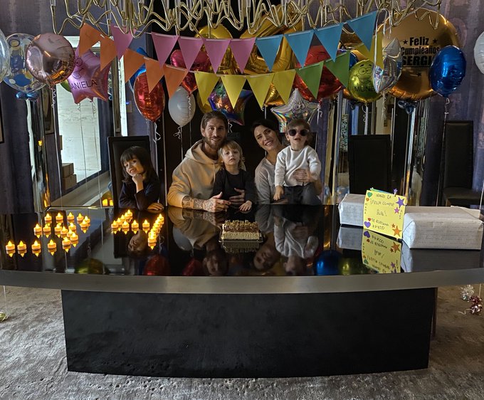 Sergio Ramos celebra sus 34 años en casa con su familia