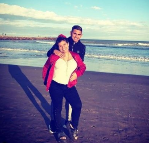 More y Facu Ambrosioni se tatuaron a su hijo