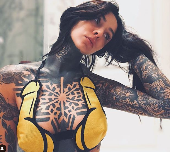 Lelé volvió a lucir un tatuaje ¡En la cara!