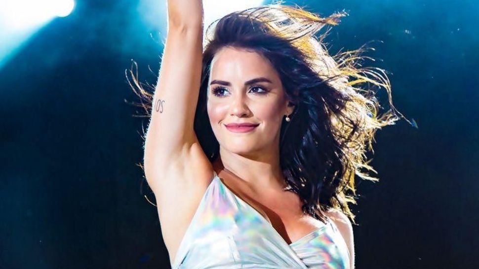 Lali, súper enamorada