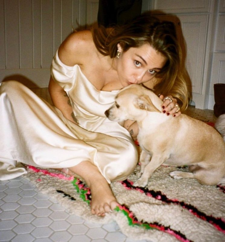 Miley compartió fotos de su casamiento