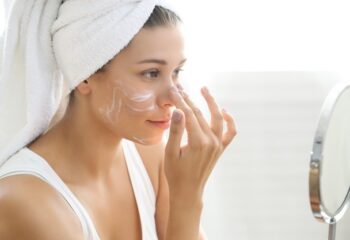 Los remedios para eliminar las manchas solares en la piel