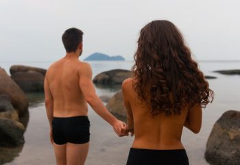 Beneficios y riesgos de tener relaciones sexuales en lugares públicos