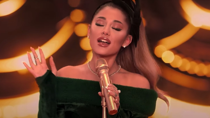 Ariana Grande y Mariah Carey unen su talento para Oh Santa!