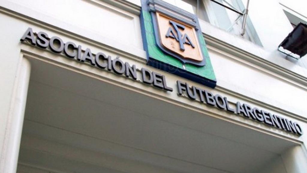 Así, el fútbol no arranca