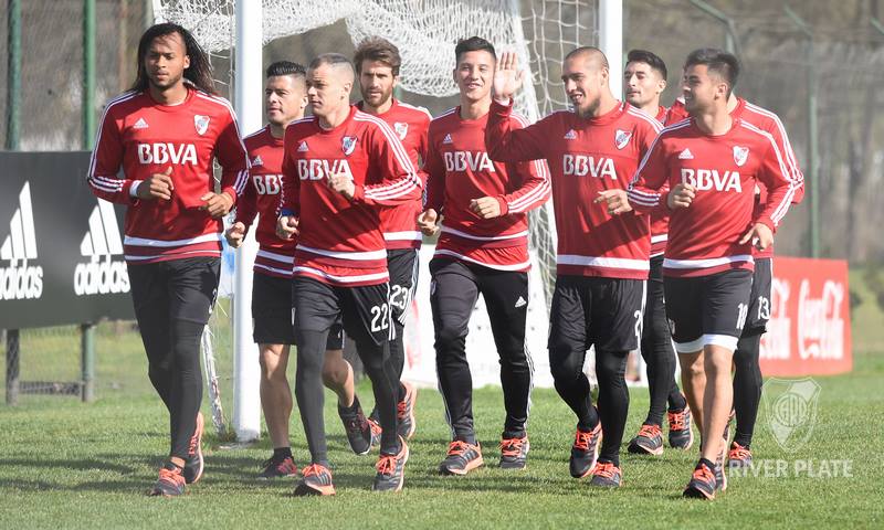 Fútbol en el River Camp