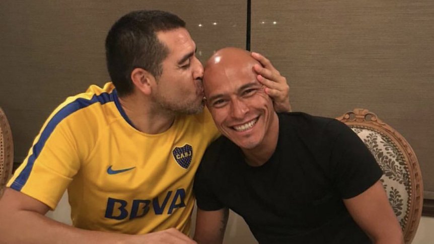 Román, con la de Boca y con tres ex compañeros