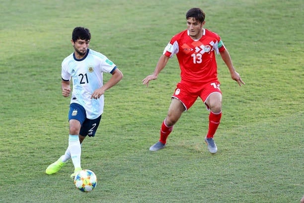 Otro juvenil que se le escapa a River