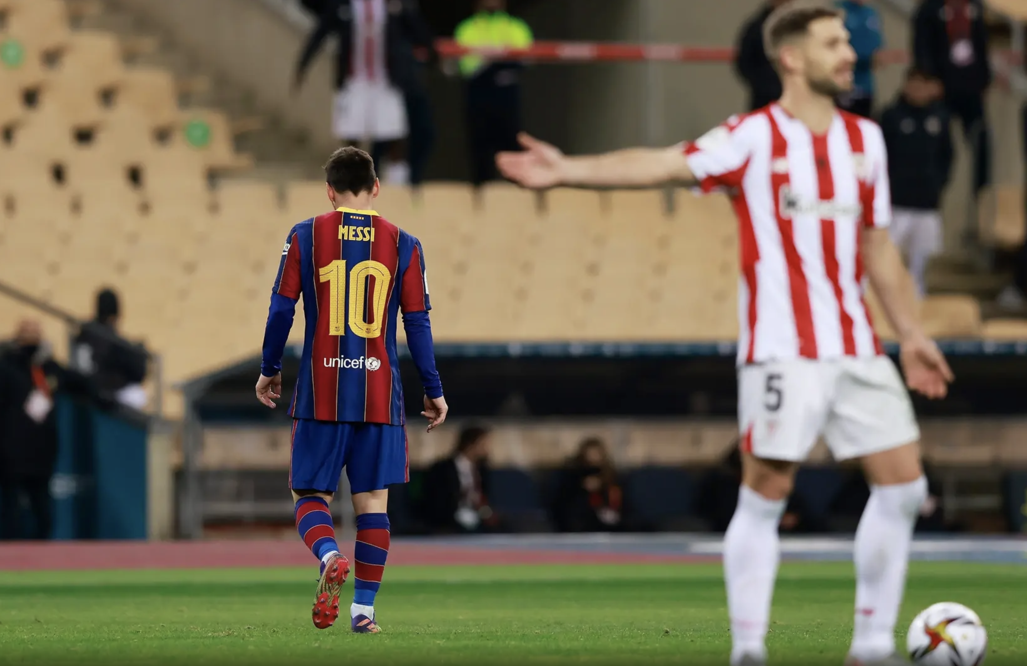 ¿Cuántos partidos podría recibir Messi tras la expulsión?