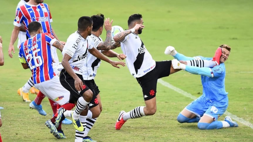 Así le quedó la cara tras una criminal patada