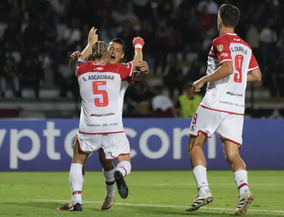Estudiantes se hizo fuerte en Paraguay