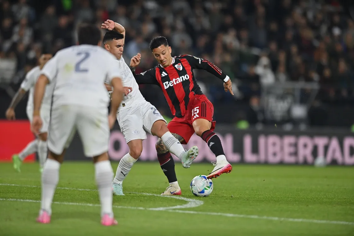 River va por los cuartos de final
