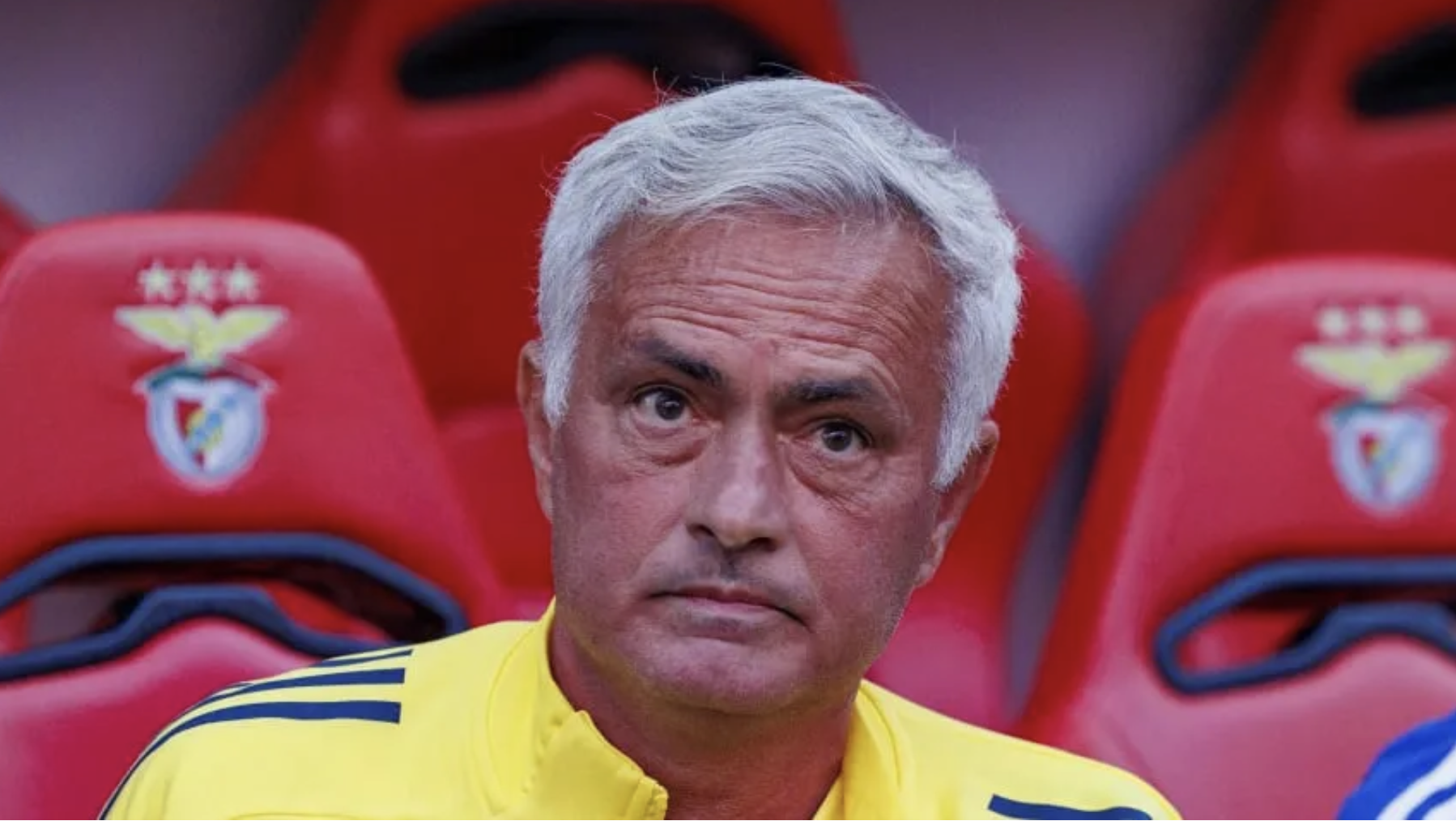 Mourinho fue presentado como nuevo DT del Benfica de Otamendi
