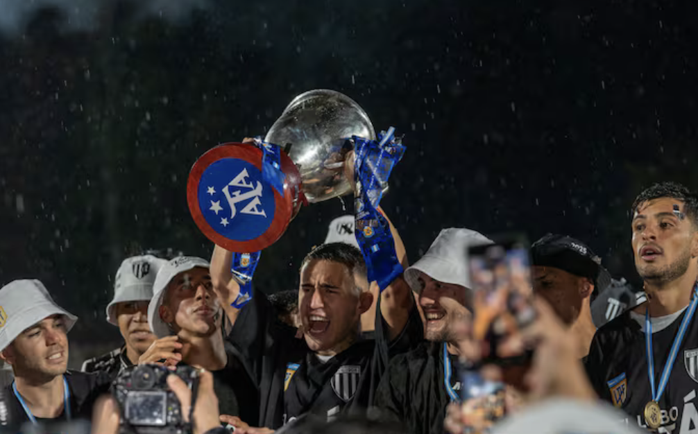 Gimnasia de Mendoza vuelve a primera