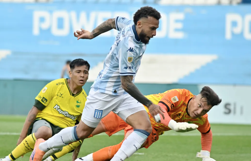 En un Cilindro sin público, Racing le ganó a Defensa