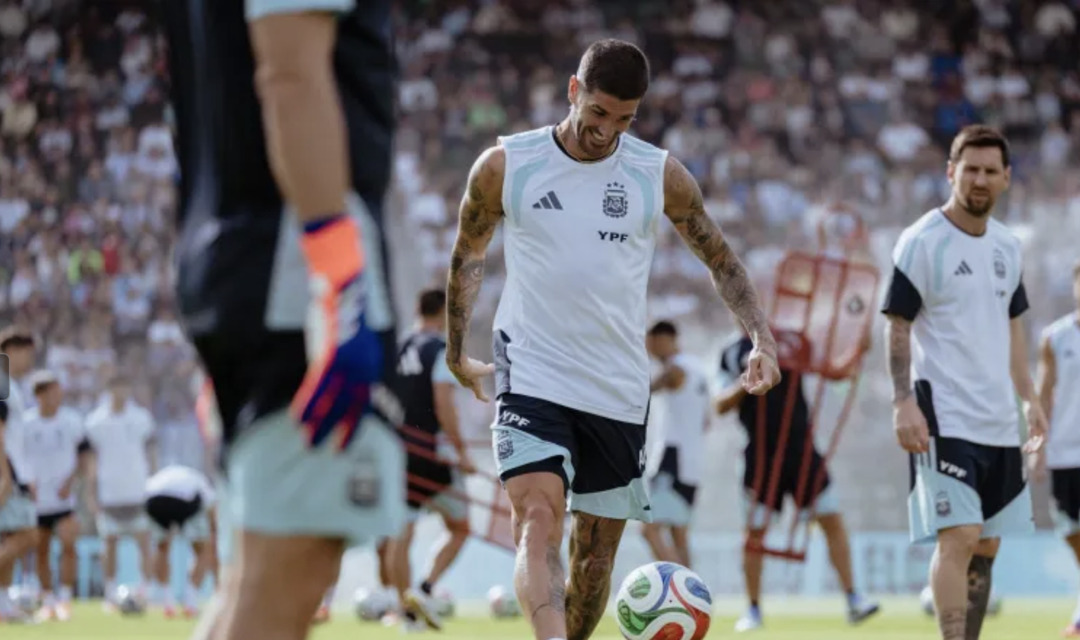 La Selección Argentina convocó a una multitud: 20 mil hinchas en la práctica previa a Angola