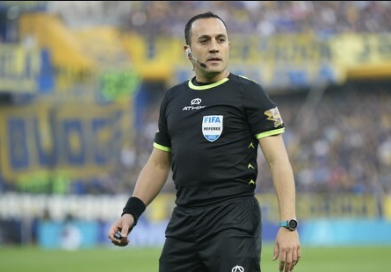 Espinoza defendió al arbitraje y liquidó a Caruso Lombardi