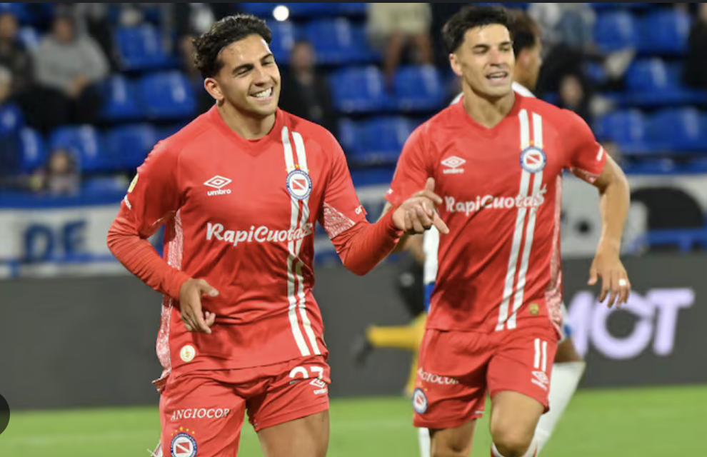Argentinos tuvo una gran noche y eliminó a Vélez