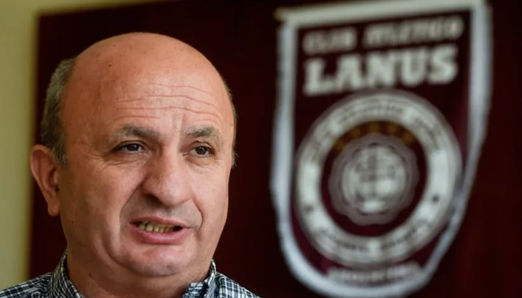 El presidente de Lanús cuestionó el polémico pasillo de Estudiantes a Rosario Central y reveló detalles de la votación en AFA