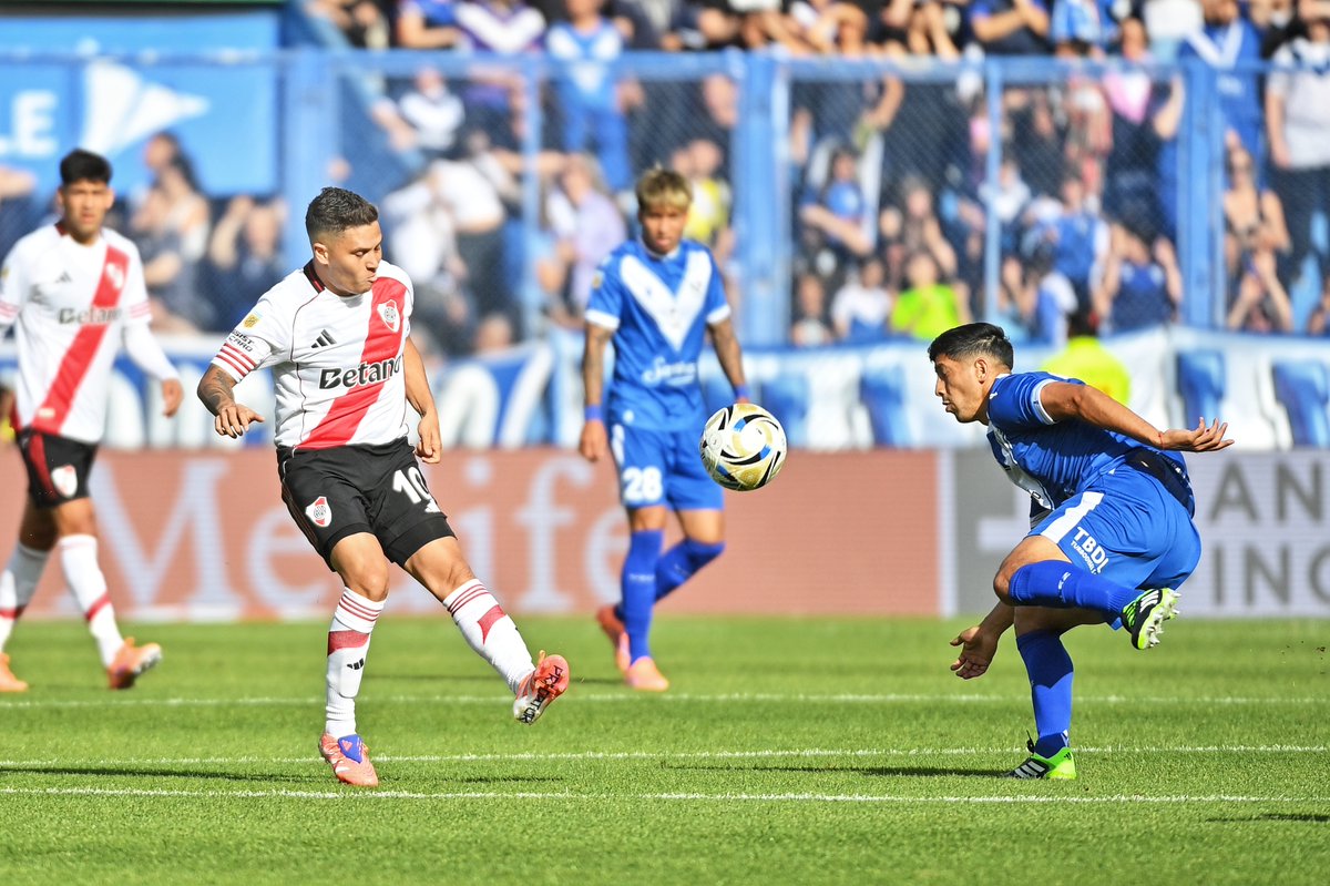 River igualó con Vélez y profundiza su mal momento