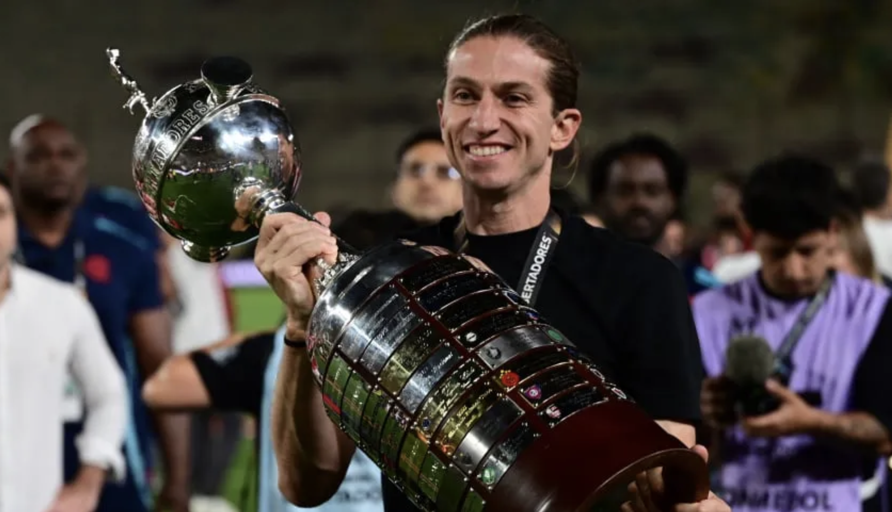 Filipe Luís entró al selecto grupo de campeones de la Copa Libertadores como jugador y técnico