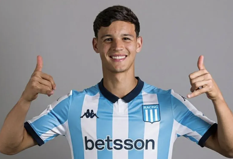 Carboni ya brilla en Racing y le pusieron un nuevo apodo: “Bienvenido, Bebote”