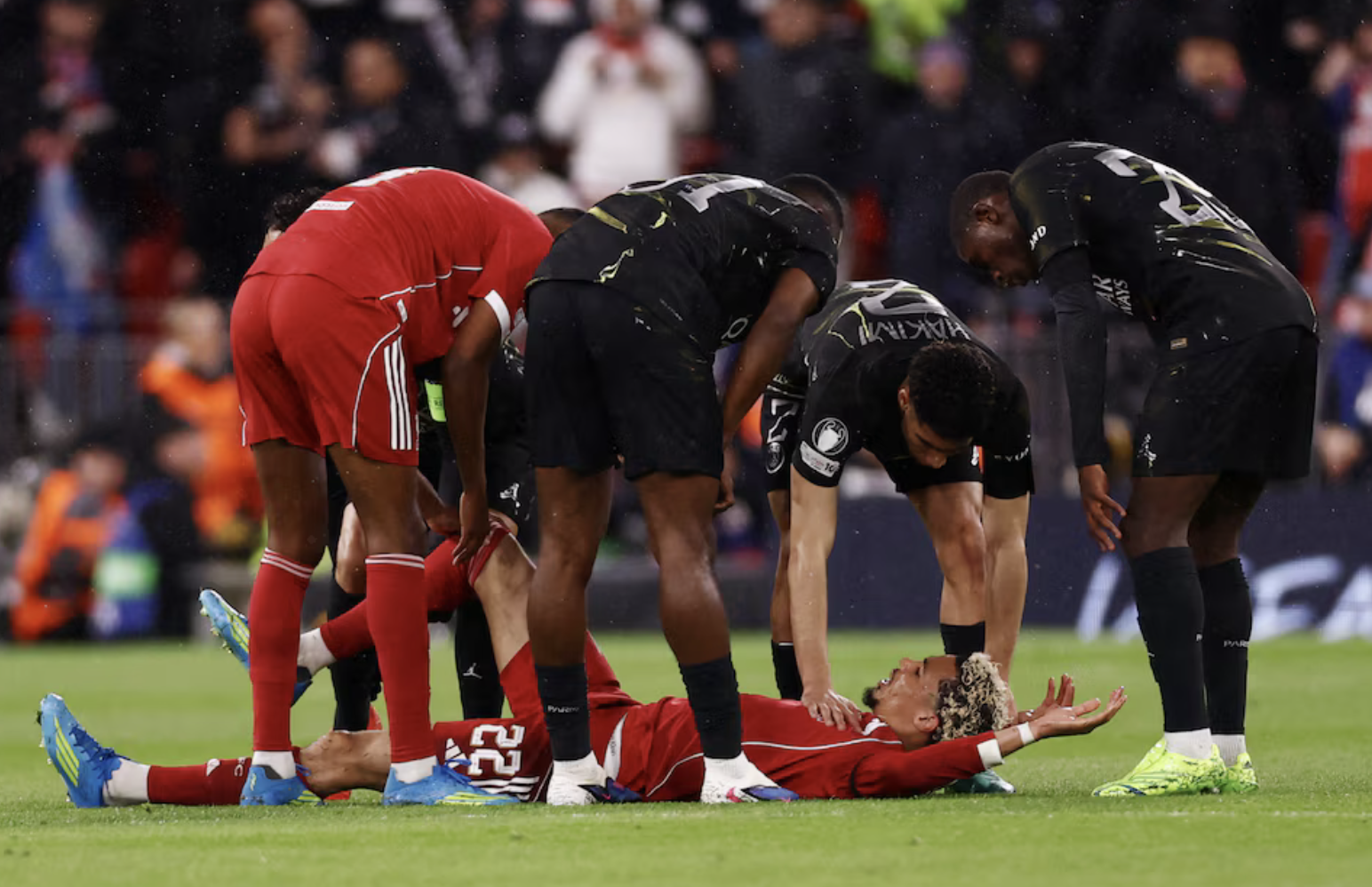 Francia pierde a un delantero para el Mundial 2026: se confirmó la grave lesión de Hugo Ekitiké