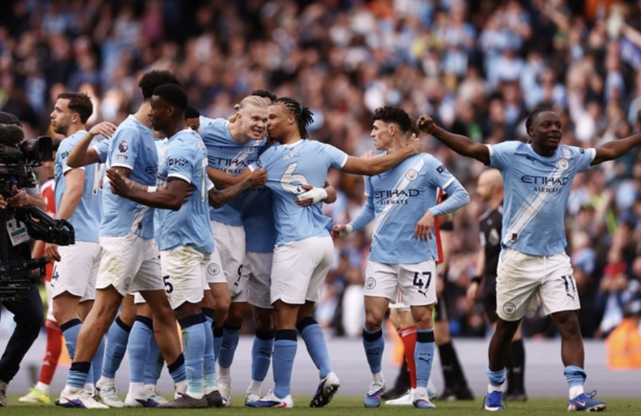 Manchester City le ganó a Arsenal, el líder de la Premier League, y se ilusiona con dar el gran golpe
