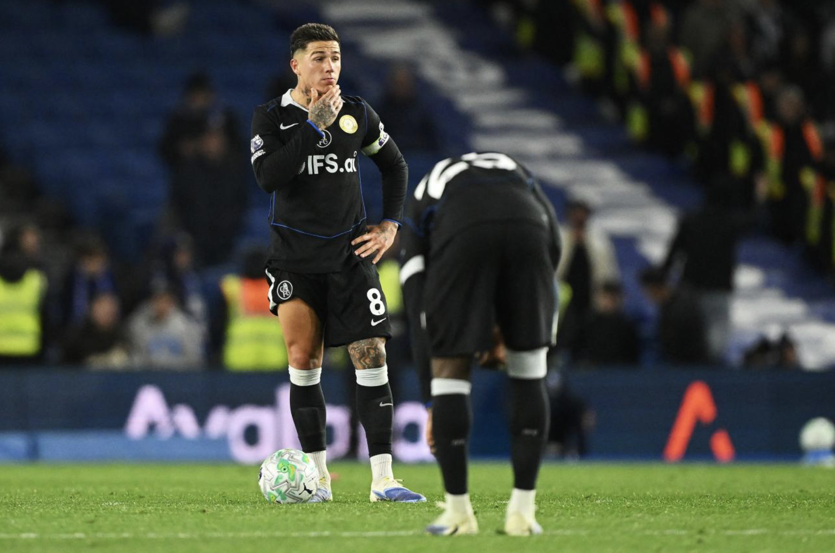 Arde Chelsea: el curioso momento de los jugadores con los hinchas y lapidarias declaraciones de Rosenior