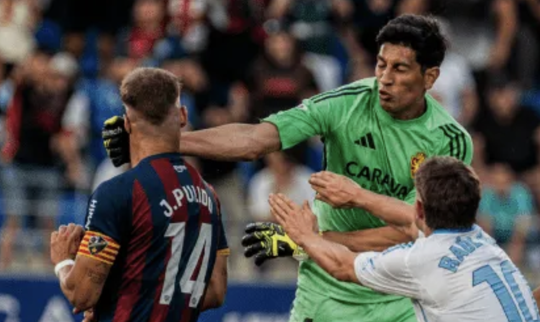 La histórica sanción que podría recibir Esteban Andrada por golpear en la cara a un rival en Zaragoza