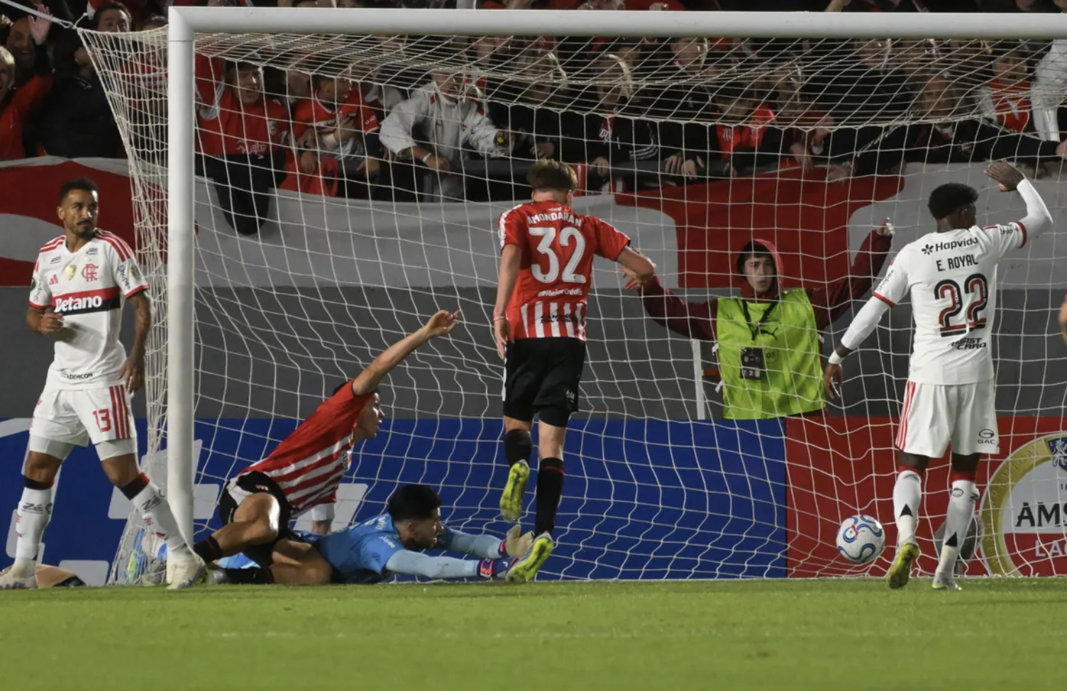 Estudiantes y Flamengo igualaron en La Plata