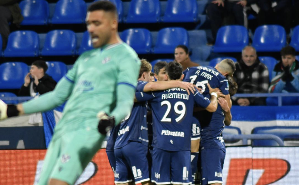 Gimnasia dio el golpe ante Vélez en Liniers y jugará con River en cuartos de final del Torneo Apertura