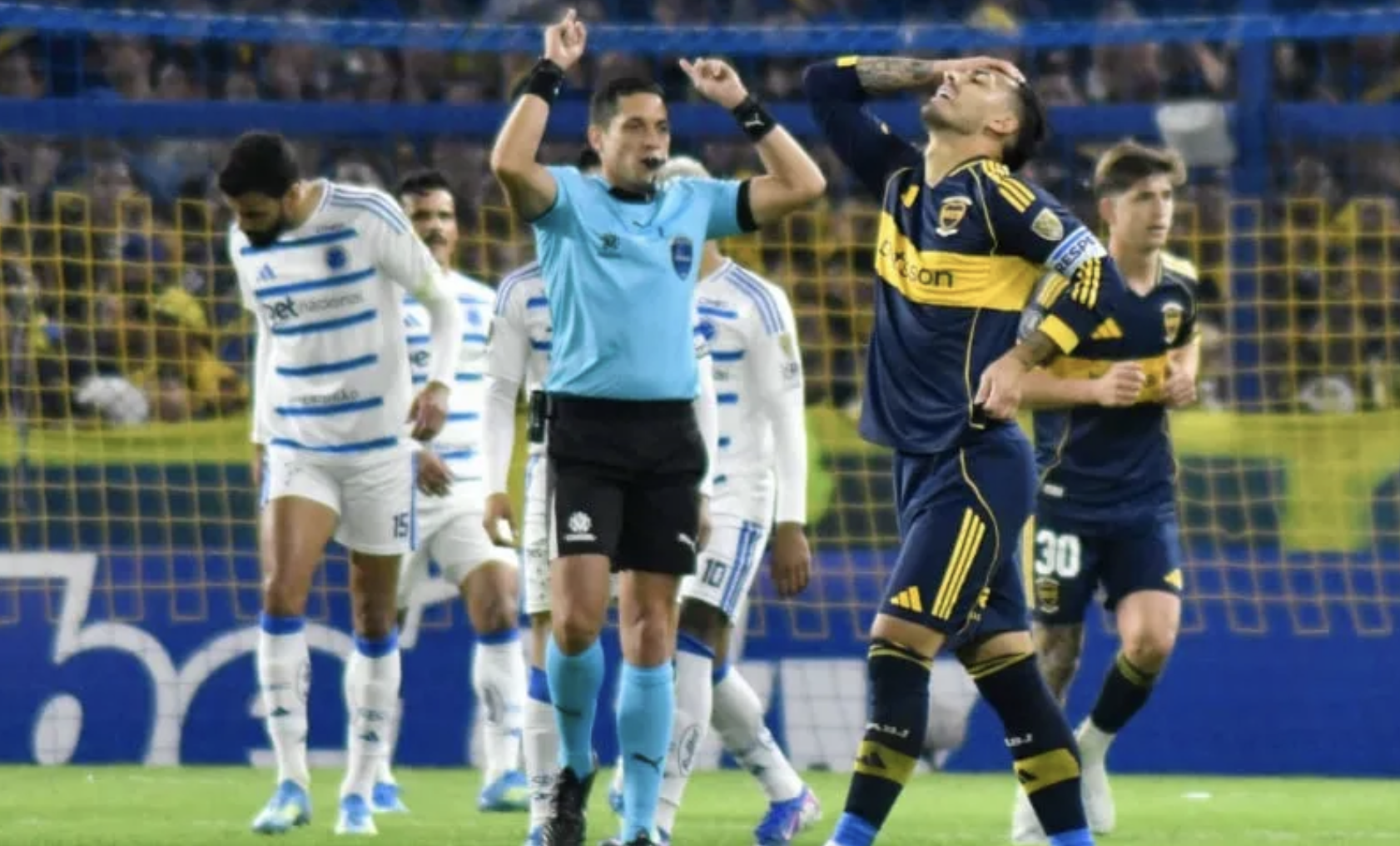 Boca igualó con Cruzeiro en un partido polémico y llega a la última fecha sin margen