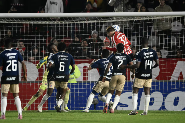 Estudiantes le ganó sobre la hora a Independiente Medellín y se metió en los octavos de la Copa Libertadores