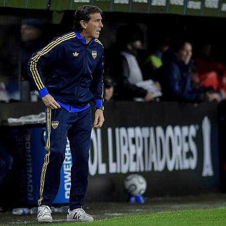 Riquelme bajó al vestuario de Boca tras la eliminación y tuvo una larga charla con el plantel