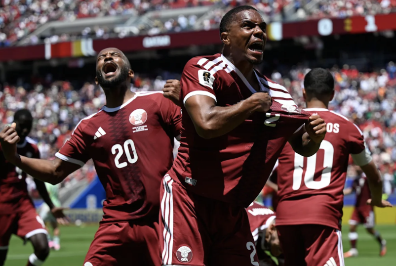 Qatar consiguió su primer punto mundialista tras empatar sobre el final ante Suiza
