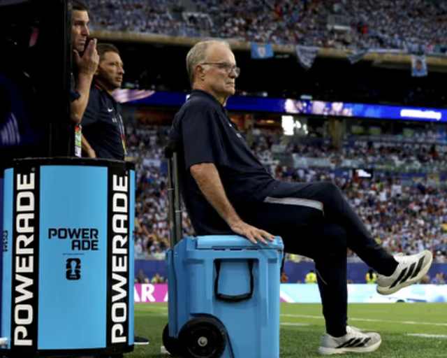 Bielsa, enloquecido en la nota post-eliminación de Uruguay: “¡Dale de una vez!”