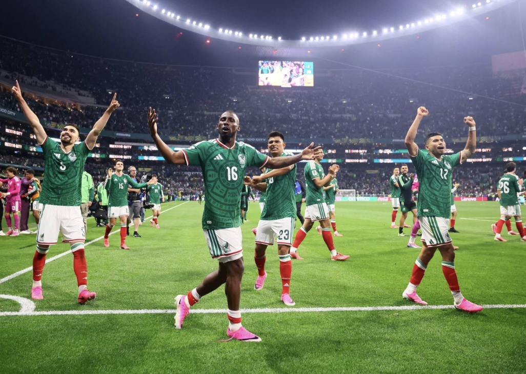 México despachó al Ecuador de Beccacece sin problemas y armó una fiesta inolvidable en el estadio Azteca