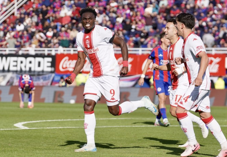 Huracán torció la historia en el Nuevo Gasómetro y se regodeó con la caída libre de San Lorenzo