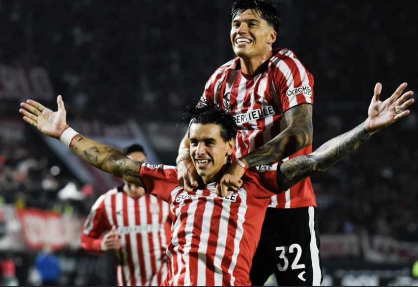 Estudiantes se dio un gran gusto en el clásico: goleó 4-0 a Gimnasia, que terminó con nueve jugadores