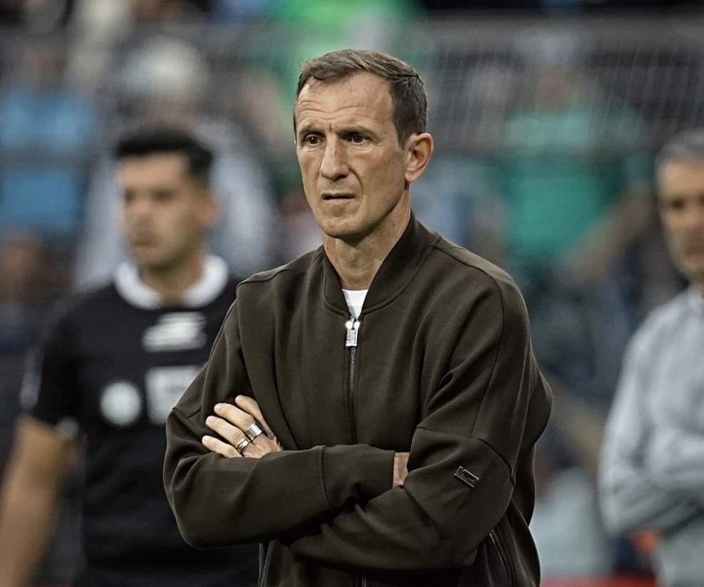 Arruabarrena metió mano y Boca reaccionó ante Racing: “Miro al banco y tengo con qué cambiar los partidos”
