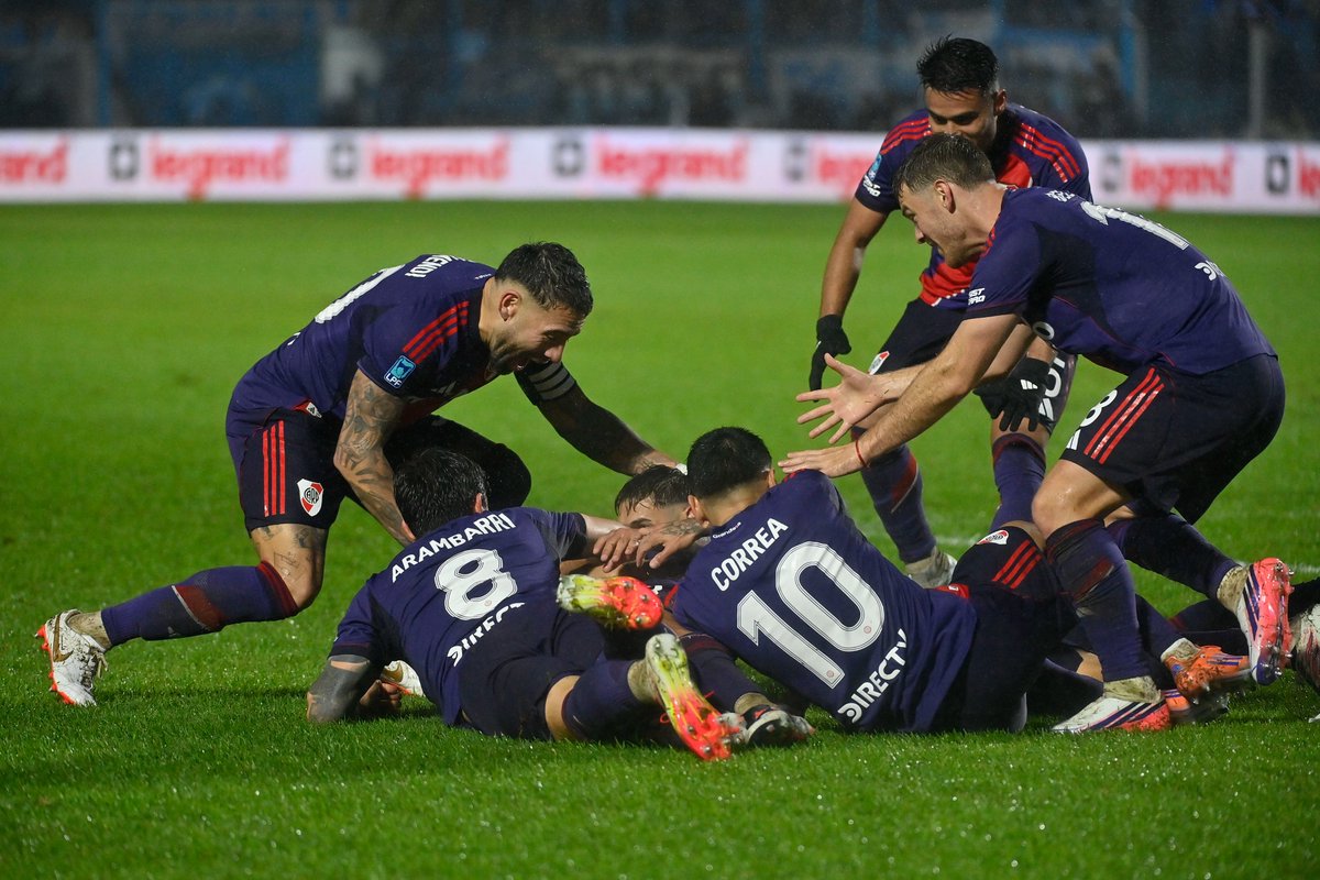 River venció 2-1 a Atlético Tucumán sobre el final y sumó su tercer triunfo consecutivo
