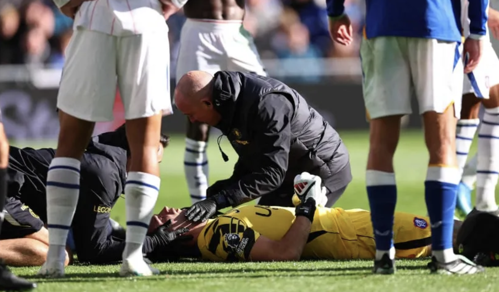 Cómo está Dibu Martínez tras el golpazo que asustó a todos en Chelsea