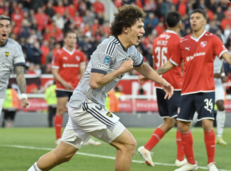 Boca Juniors le ganó 1-0 a Independiente sobre el final, se clasificó a los playoffs y es líder de la Tabla Anual