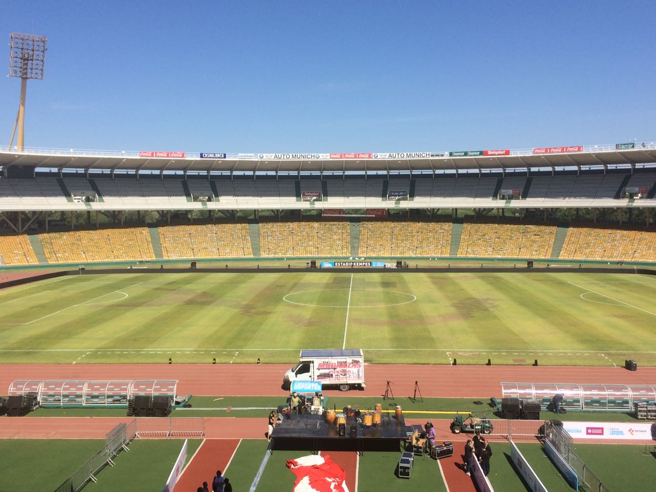 Así está el césped del Kempes