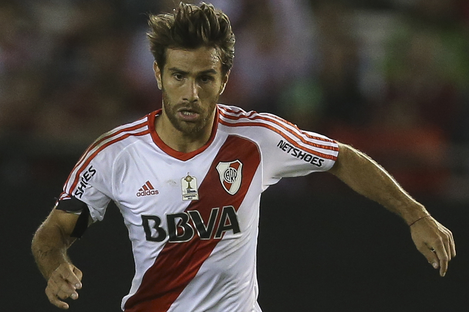 River quiere comerse al tiburón